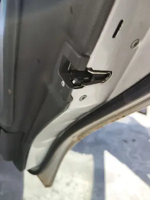 Foto de CERRADURA PUERTA TRASERA DERECHA MERCEDES-BENZ CLASE E (BM 210) BERLINA 2.2 CDI CAT (143 CV / 105 KW) referencia A2027300535