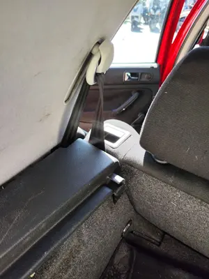 Foto de CINTURON SEGURIDAD TRASERO IZQUIERDO VOLKSWAGEN GOLF IV BERLINA (1J1)(10.1997) 1.9 TDI (90 CV / 66 KW)