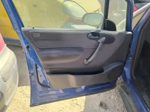 Foto de GUARNECIDO PUERTA DELANTERA IZQUIERDA MERCEDES-BENZ CLASE A (BM 168) 1.7 CDI Diesel CAT (90 CV / 66 KW) referencia A1687201970 FKZ
