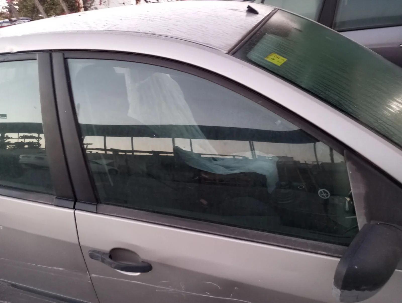 Foto de LUNA DELANTERA DERECHA FORD FIESTA (CBK) 1.4 TDCi CAT (68 CV / 50 KW) referencia 1336302