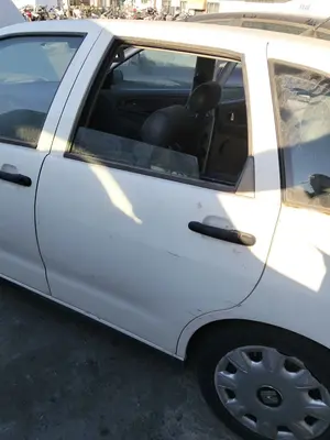 Foto de PUERTA TRASERA IZQUIERDA SEAT IBIZA (6K1) 1.9 TDI (90 CV / 66 KW) referencia 6K4833051C