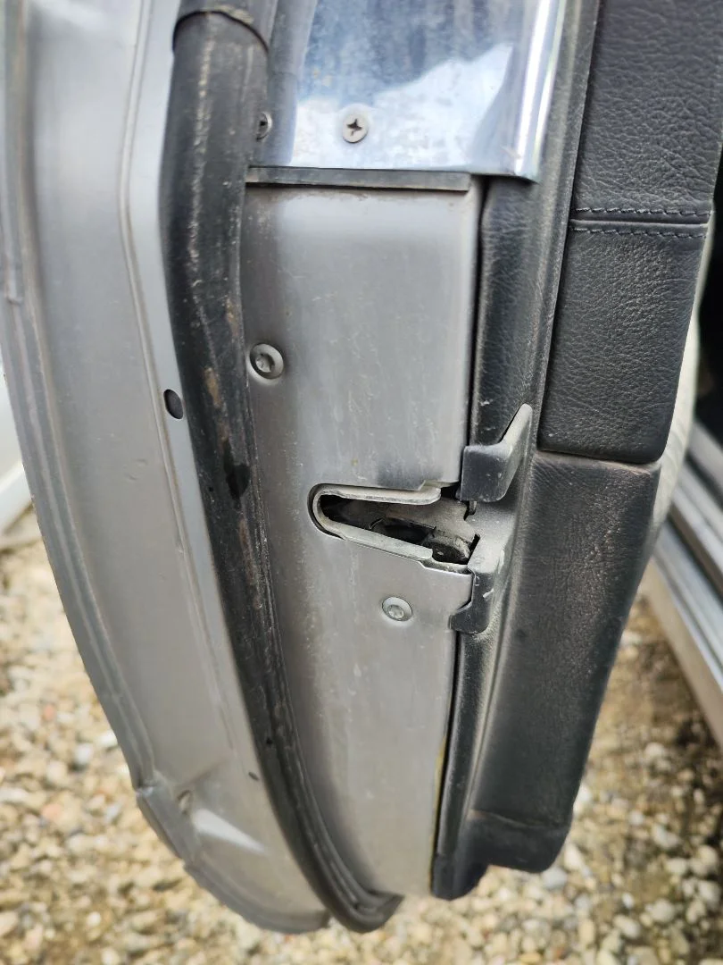 Foto de CERRADURA PUERTA DELANTERA IZQUIERDA MERCEDES-BENZ CLK (BM 208) CABRIO 3.2 V6 18V CAT (218 CV / 160 KW)