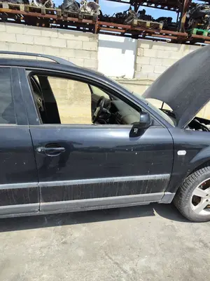 Foto de PUERTA DELANTERA DERECHA VOLKSWAGEN PASSAT VARIANT (3B5) 1.9 TDI (110 CV / 81 KW) referencia 3B4831052BE