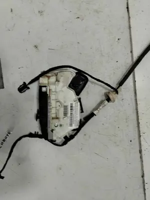 Foto de CERRADURA PUERTA DELANTERA DERECHA VOLKSWAGEN GOLF VII (5G1/BE1) 2.0 TDI (184 CV / 135 KW) referencia 5K1877016D foto 7