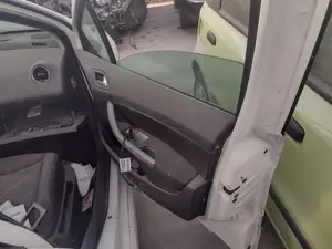 Foto de CERRADURA PUERTA DELANTERA DERECHA PEUGEOT 308 1.6 16V HDi (90 CV / 66 KW) referencia 9800616580 foto 4