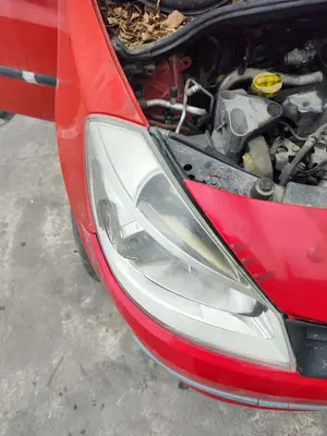 Foto de FARO DERECHO RENAULT CLIO III 1.5 dCi Diesel CAT (86 CV / 63 KW) foto 2