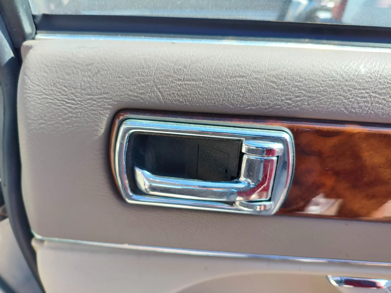 Foto de MANETA INTERIOR TRASERA DERECHA JAGUAR XJ 3.2 CAT (211 CV / 155 KW)