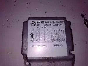 Foto de CENTRALITA AIRBAG VOLKSWAGEN GOLF V (1K1)(10.2003) 1.9 TDI (105 CV / 77 KW) referencia 1K0909605H foto 4