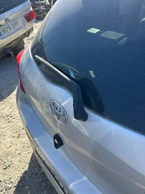 Foto de BRAZO LIMPIA TRASERO TOYOTA YARIS (KSP9/SCP9/NLP9) 1.3 16V CAT (101 CV / 74 KW) referencia 852410D020