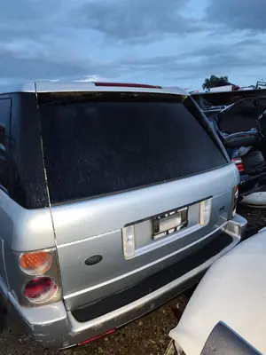 Foto de PORTON TRASERO LAND ROVER RANGE ROVER (LM) 4.4 V8 CAT (306 CV / 225 KW) foto 2
