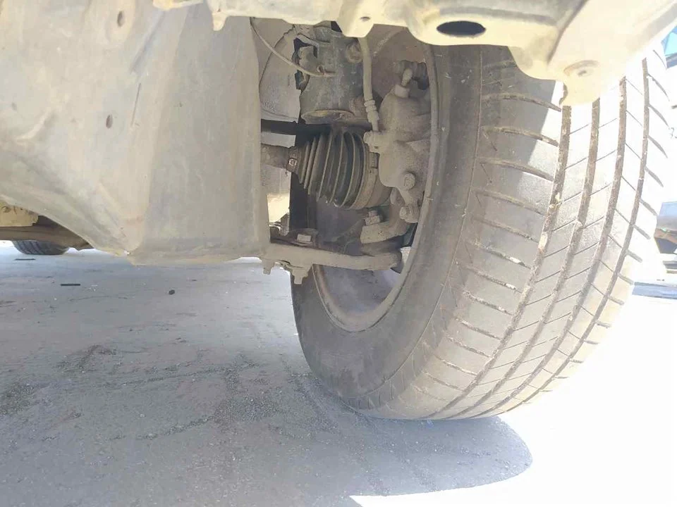 Foto de MANGUETA DELANTERA IZQUIERDA NISSAN X-TRAIL (T30) 2.2 16V Turbodiesel CAT (114 CV / 84 KW) referencia 400158H300