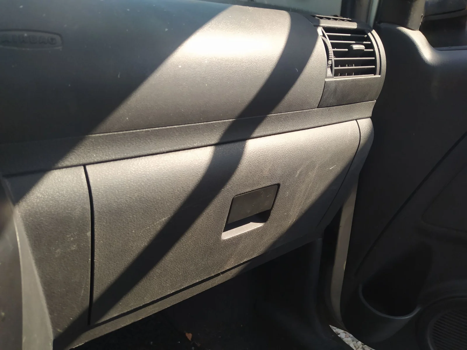 Foto de GUANTERA VOLKSWAGEN FOX (5Z1)(04.2005) 1.4 (75 CV / 55 KW)