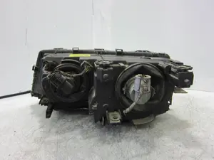 Foto de FARO DERECHO BMW SERIE 3 BERLINA (E46) 2.0 16V Diesel CAT (136 CV / 100 KW) referencia 0301089206 foto 3
