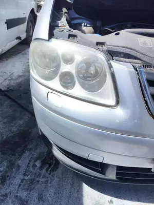 Foto de FARO DERECHO VOLKSWAGEN TOURAN (1T1) 1.9 TDI (105 CV / 77 KW)