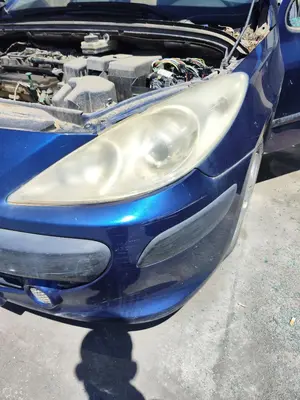 Foto de FARO IZQUIERDO PEUGEOT 307 BERLINA (S2) 1.4 16V CAT (KFU / ET3J4) (88 CV / 65 KW)