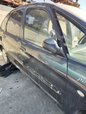 Foto de PUERTA DELANTERA DERECHA CITROEN XSARA PICASSO 1.6 HDi CAT (9HY / DV6TED4) (109 CV / 80 KW)