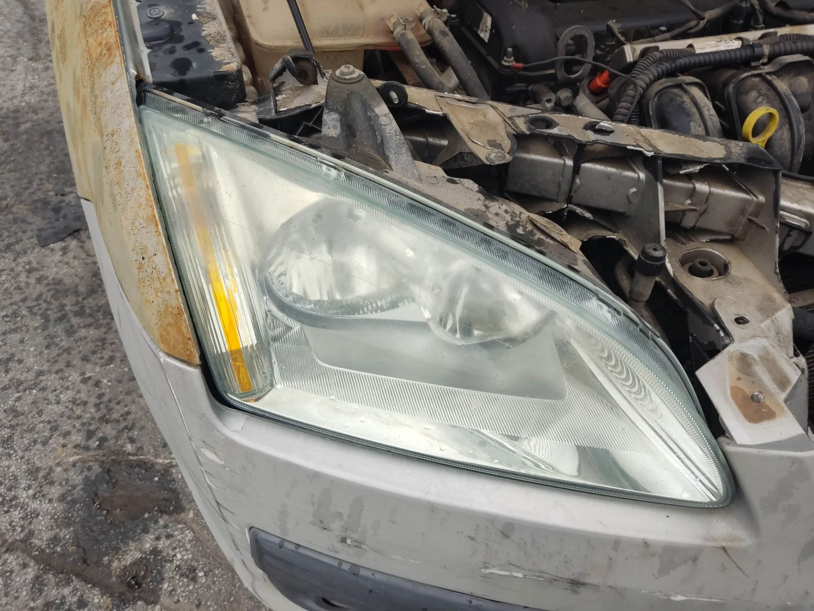 Foto de FARO DERECHO FORD FOCUS BERLINA (CAP) 1.8 Flexifuel CAT (125 CV / 92 KW) referencia 1480979