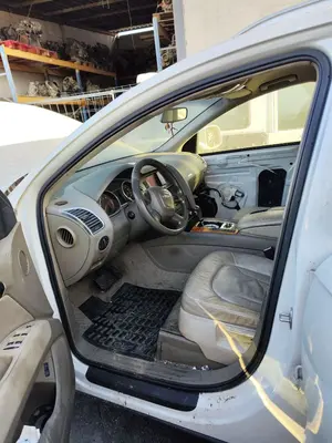 Foto de GOMAS CONTORNO PUERTA AUDI Q7 (4L) 3.0 V6 24V TDI (233 CV / 171 KW)