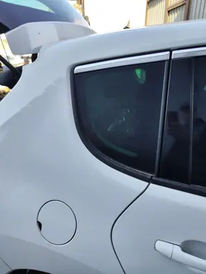 Foto de LUNA CUSTODIA TRASERA DERECHA PEUGEOT 3008 1.6 Blue-HDI FAP (120 CV / 88 KW)