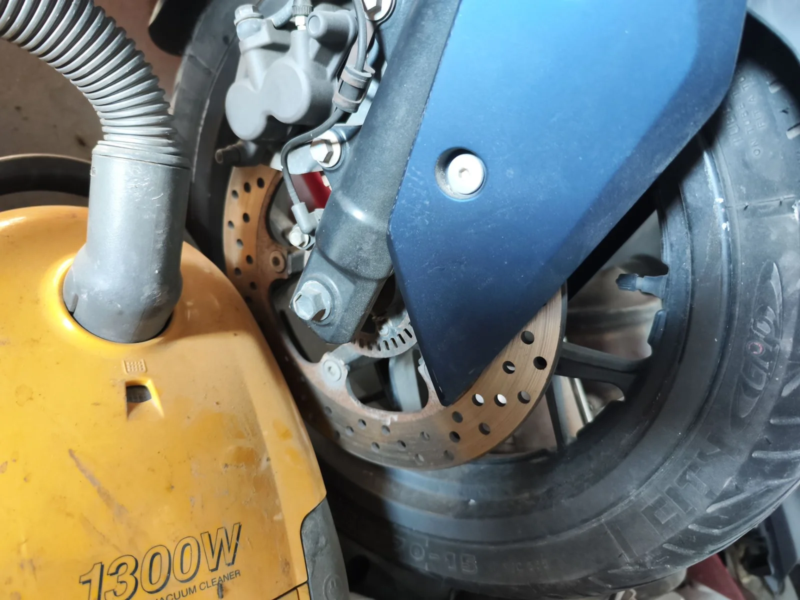 Foto de DISCO FRENO DELANTERO YAMAHA X-MAX 250 250 cm3 - 15 kW (20 CV / 15 KW)