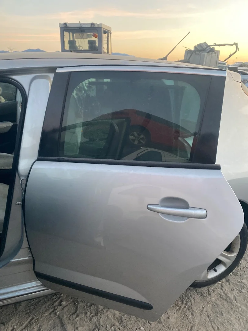 Foto de PUERTA TRASERA IZQUIERDA PEUGEOT 3008 1.6 16V (120 CV / 88 KW)