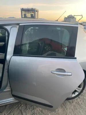 Foto de PUERTA TRASERA IZQUIERDA PEUGEOT 3008 1.6 16V (120 CV / 88 KW)