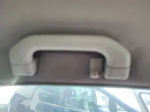 Foto de ASIDERO TECHO TRASERO IZQUIERDO SKODA OCTAVIA BERLINA (1U2) 1.9 TDI (90 CV / 66 KW) referencia 6Y0857607M
