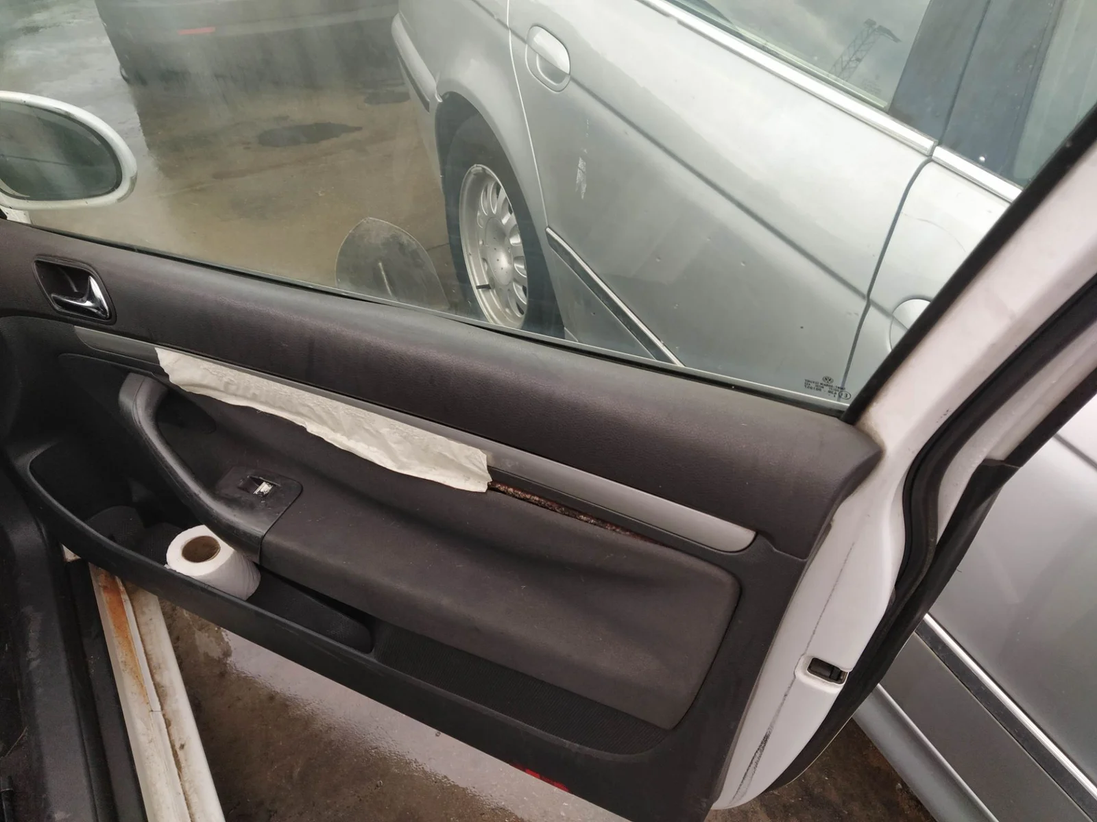 Foto de CERRADURA PUERTA DELANTERA DERECHA VOLKSWAGEN GOLF V (1K1)(10.2003) 2.0 TDI (140 CV / 103 KW) referencia 3B1837016CG