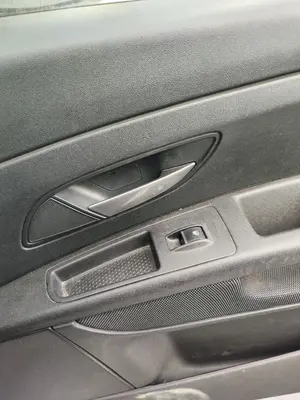 Foto de MANETA INTERIOR DELANTERA DERECHA FIAT GRANDE PUNTO (199) 1.4  (95 CV / 70 KW)