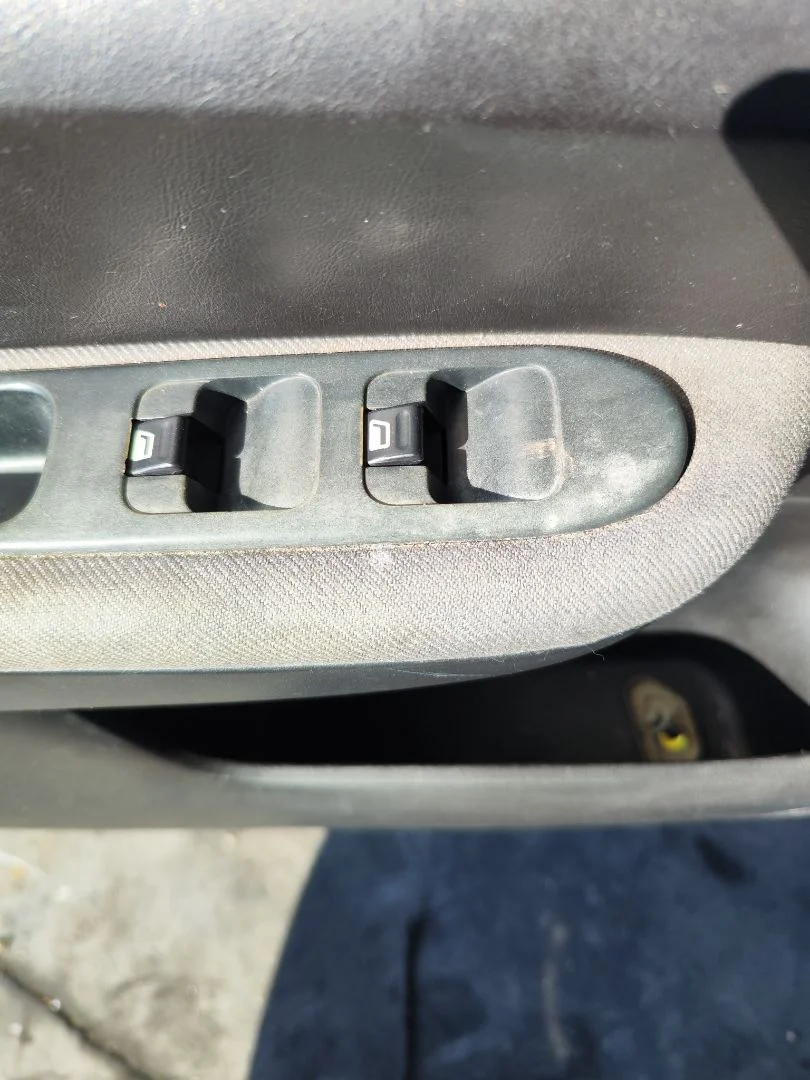 Foto de MANDO ELEVALUNAS DELANTERO IZQUIERDO PEUGEOT 307 (S1)(04.2001) 1.6 16V CAT (109 CV / 80 KW)