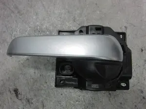 Foto de MANETA INTERIOR DELANTERA IZQUIERDA FIAT 500X (334) 1.0 CAT (120 CV / 88 KW)