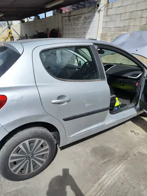 Foto de PUERTA TRASERA DERECHA PEUGEOT 207 1.6 16V HDi (90 CV / 66 KW) referencia 9008S6 foto 2