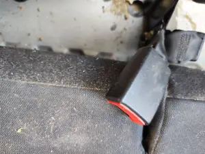 Foto de ENGANCHE CINTURON TRASERO CENTRAL CITROEN C3 1.4  (73 CV / 54 KW)