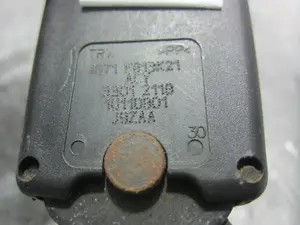 Foto de ENGANCHE CINTURON TRASERO CENTRAL FORD MONDEO BERLINA (GE) 2.0 16V DI TD CAT (116 CV / 85 KW) referencia 3301211D foto 3