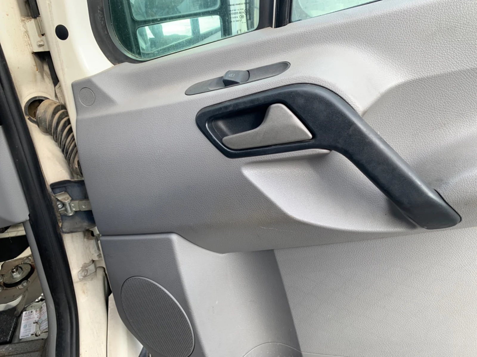Foto de MANETA INTERIOR DELANTERA DERECHA VOLKSWAGEN CRAFTER FURGÓN (2E) 2.5 TDI DPF (109 CV / 80 KW)