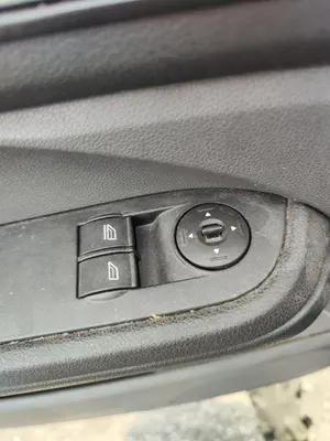 Foto de MANDO ELEVALUNAS DELANTERO IZQUIERDO FORD FOCUS C-MAX (CAP)(2003) 1.6 TDCi CAT (109 CV / 80 KW)