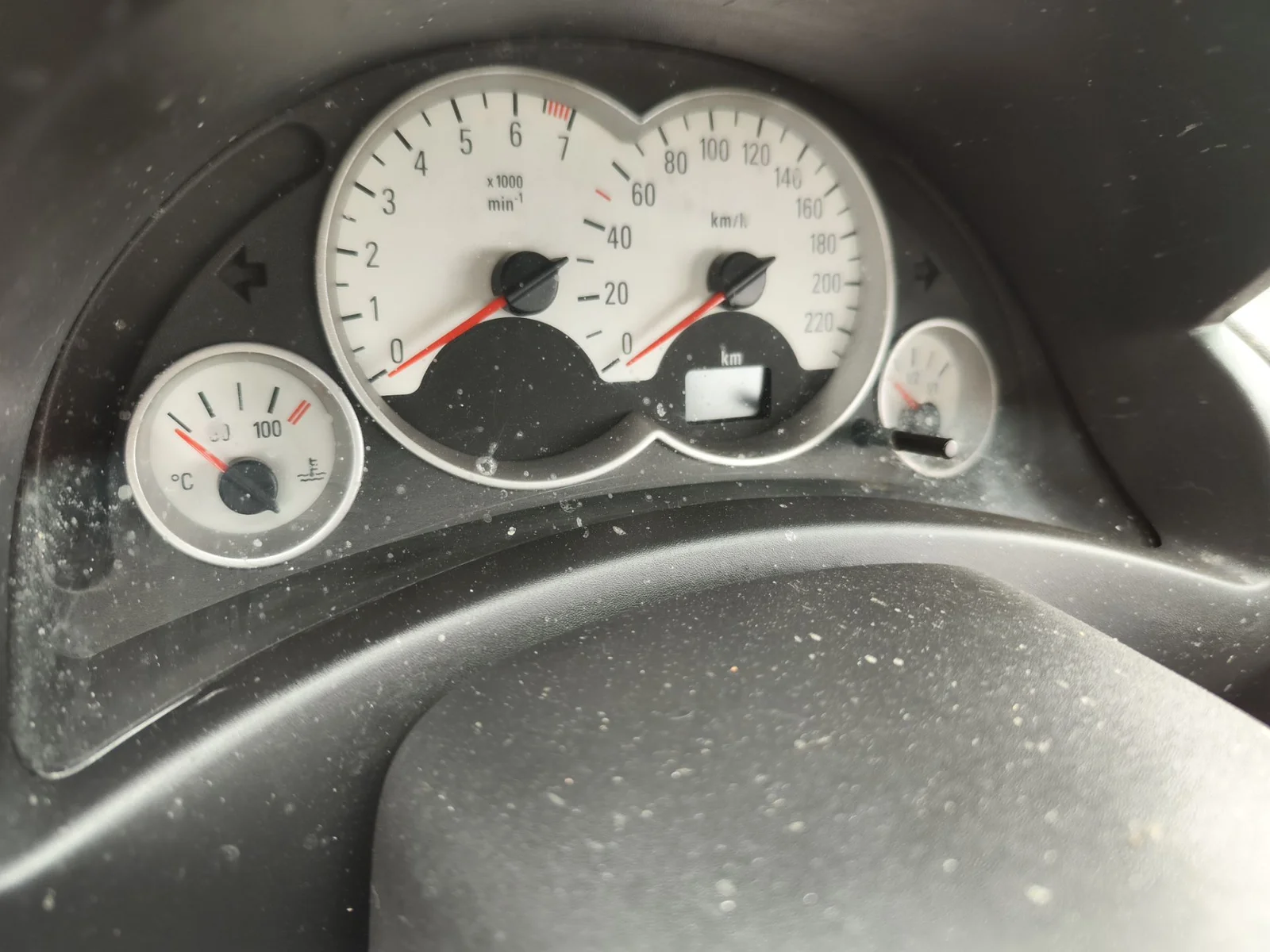 Foto de CUADRO INSTRUMENTOS OPEL CORSA C 1.2 16V CAT (Z 12 XEP / LB4) (80 CV / 59 KW)