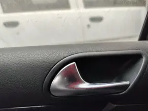 Foto de MANETA INTERIOR TRASERA IZQUIERDA VOLKSWAGEN GOLF V (1K1)(10.2003) 1.4 16V TSI (170 CV / 125 KW)