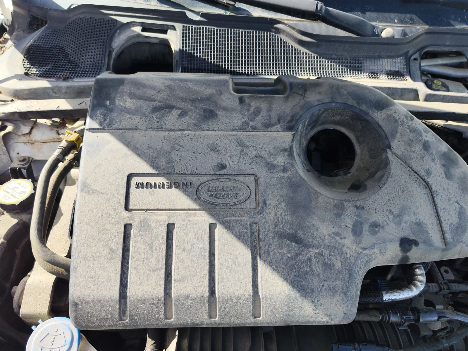 Foto de TAPA MOTOR LAND ROVER RANGE ROVER EVOQUE 2.0 Td4 CAT (150 CV / 110 KW)