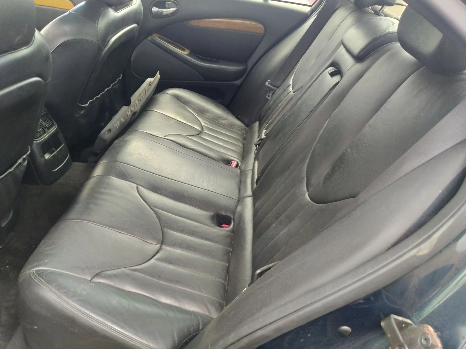 Foto de ENGANCHE CINTURON TRASERO IZQUIERDO JAGUAR S-TYPE (03.1999) 4.0 V8 32V CAT (276 CV / 203 KW)