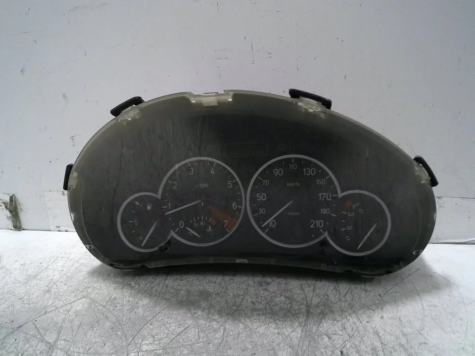 Foto de CUADRO INSTRUMENTOS PEUGEOT 206 BERLINA 4-PT. 1.4 (75 CV / 55 KW) referencia 9656696680