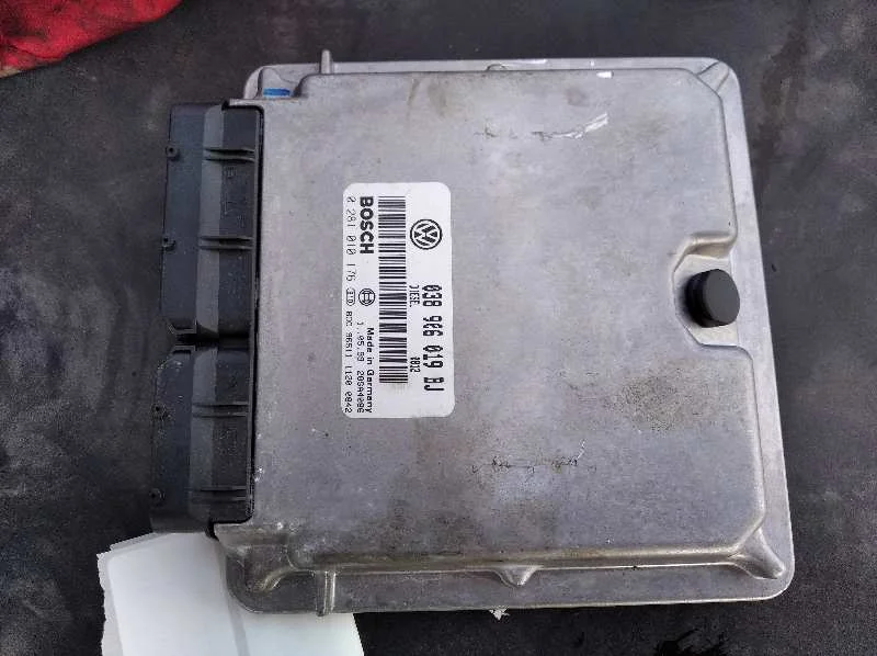 Foto de CENTRALITA MOTOR UCE VOLKSWAGEN PASSAT BERLINA (3B2) referencia 038906019BJ