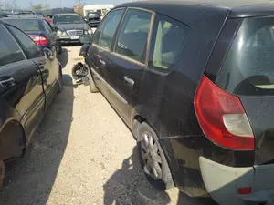 Foto de PILOTO TRASERO IZQUIERDO RENAULT SCENIC II (JM) 1.5 dCi Diesel (106 CV / 78 KW) referencia 8200474328