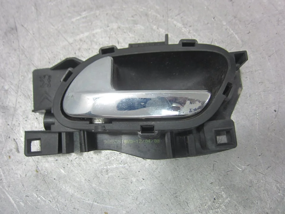 Foto de MANETA INTERIOR TRASERA IZQUIERDA CITROEN GRAND C4 PICASSO 1.6 16V HDi FAP (109 CV / 80 KW) referencia 96555518VD
