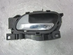 Foto de MANETA INTERIOR TRASERA IZQUIERDA CITROEN GRAND C4 PICASSO 1.6 16V HDi FAP (109 CV / 80 KW) referencia 96555518VD