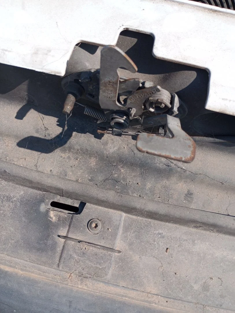 Foto de CERRADURA CAPO CITROEN BERLINGO 1.9 Diesel (69 CV / 51 KW)