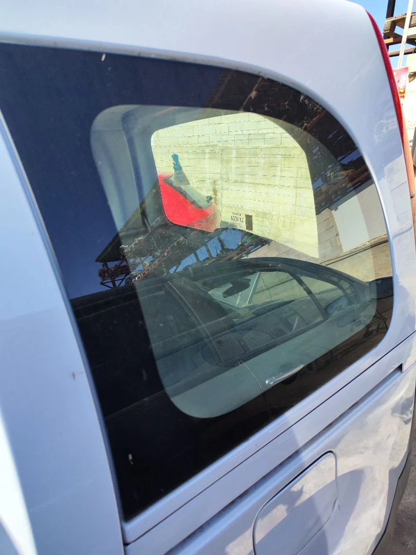 Foto de LUNA CUSTODIA TRASERA IZQUIERDA RENAULT KANGOO II (F/KW0) 1.5 dCi Diesel CAT (86 CV / 63 KW)