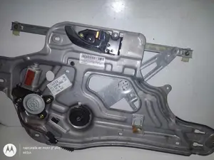 Foto de ELEVALUNAS DELANTERO DERECHO HYUNDAI SANTA FE (SM) 2.0 CRDi CAT (113 CV / 83 KW) referencia 8248026050