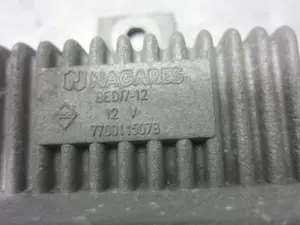 Foto de CAJA PRECALENTAMIENTO RENAULT CLIO II FASE II (B/CB0) 1.5 dCi Diesel (82 CV / 60 KW) referencia 7700115078 foto 3