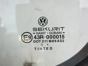 Foto de LUNA CUSTODIA TRASERA IZQUIERDA VOLKSWAGEN POLO III BERLINA (6N2) 1.4 16V (75 CV / 55 KW) referencia 43R000015 foto 2